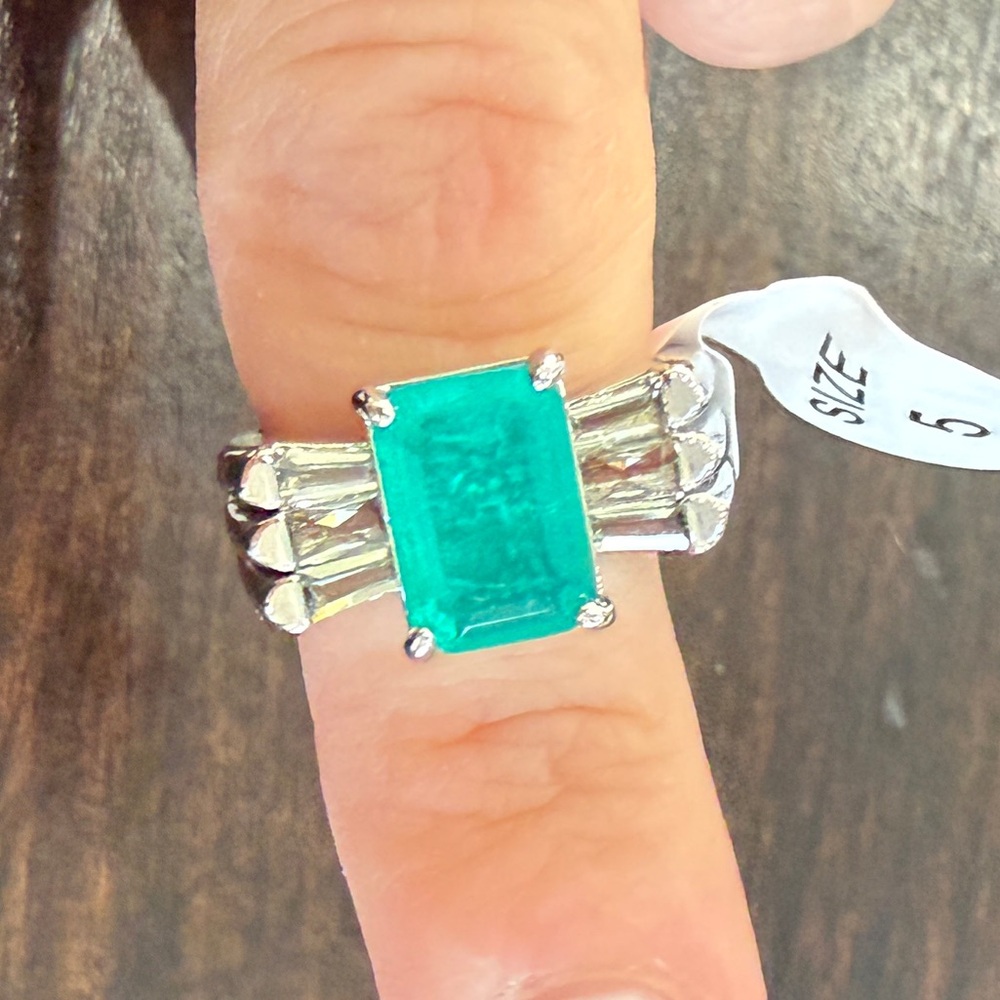 Bomb Party Silver and Emerald Quartz Gemstone Ring size 5 Wide Eyed Gaze